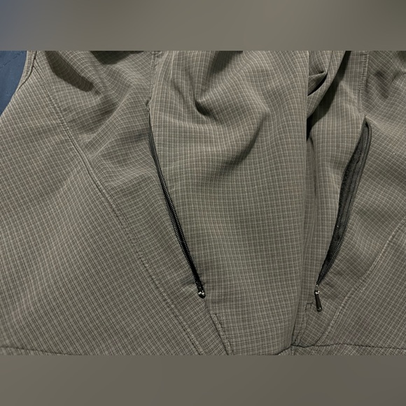 Women’s Heavier, large, The Northface grey (small checkered pattern) jacket. - Picture 10 of 16